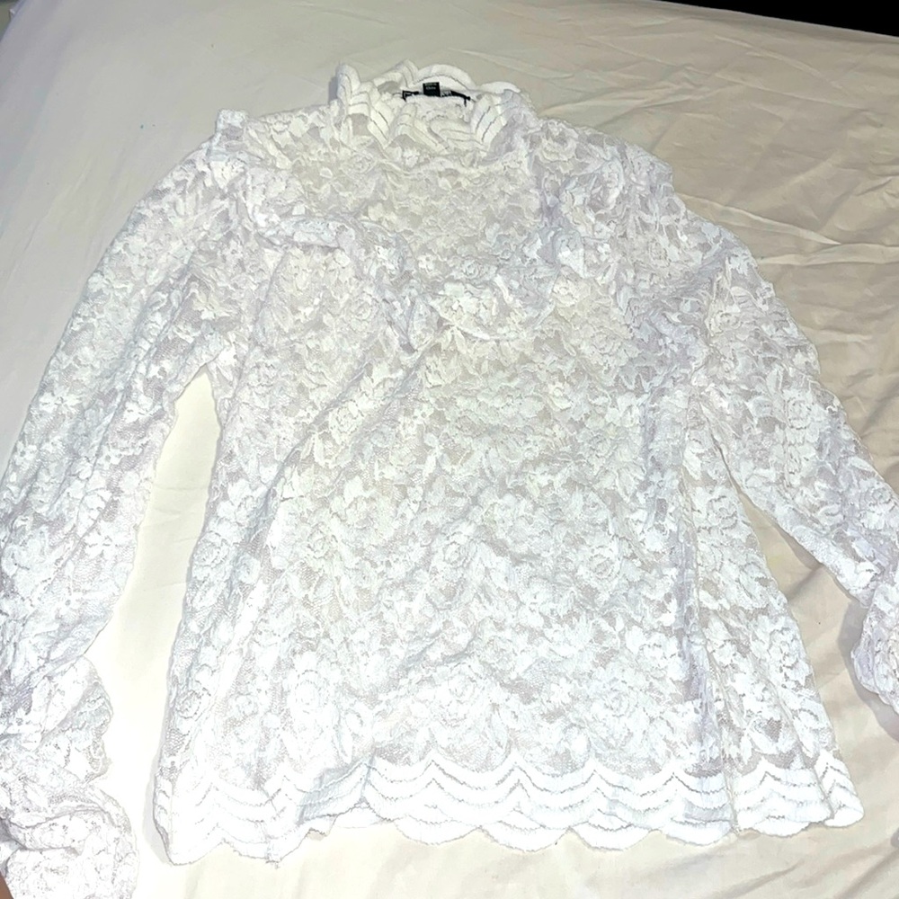 White long sleeve lace top frilly (L)